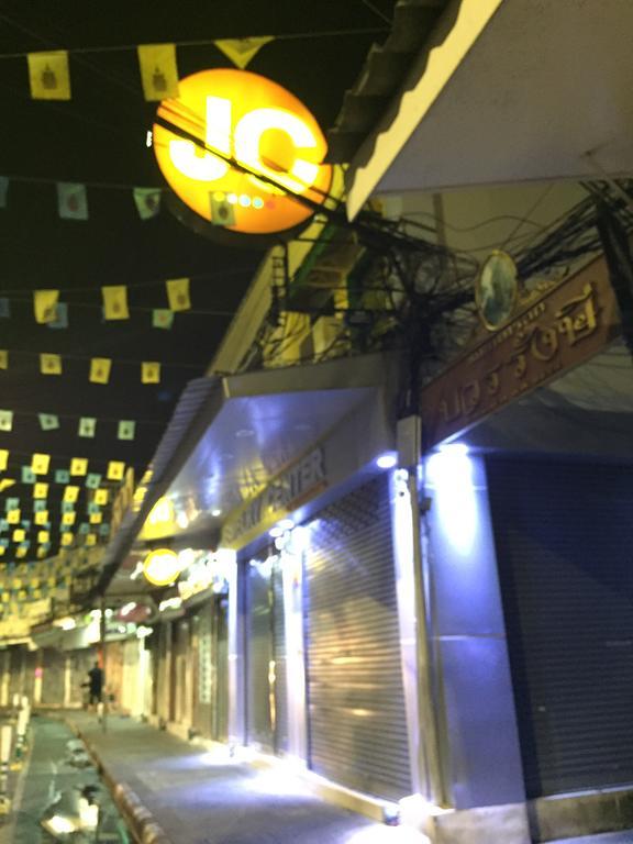 Ricos Honey Place Guesthouse Bangkok Luaran gambar